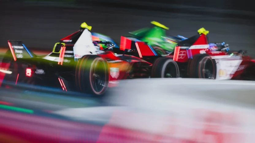 Formula 1 | BestSafeVPN.com Two Formula 1 cars in a high-speed duel on the race track, with motion blur for a dynamic effect.