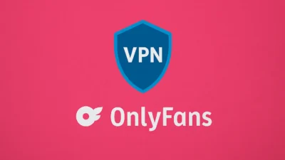Ilustrace s růžovým pozadím zobrazuje logo OnlyFans ve spodní části uprostřed a nad ním modrý štít se symbolem VPN. Obraz vizuálně propojuje značku OnlyFans s ochranou soukromí pomocí VPN.